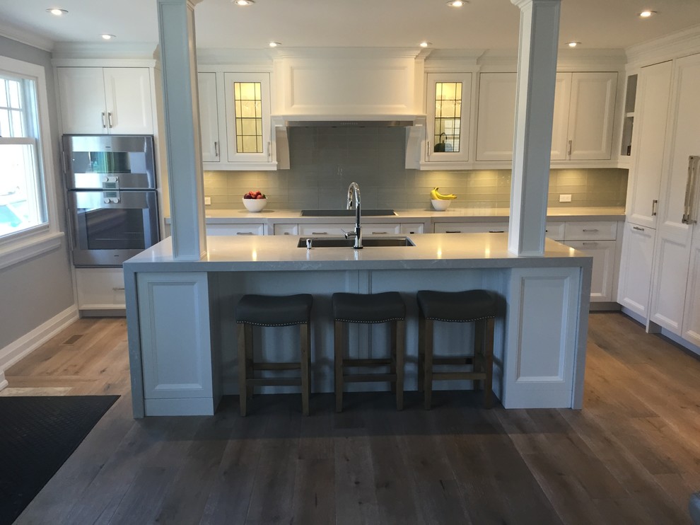 Transitional kitchen photo in Toronto