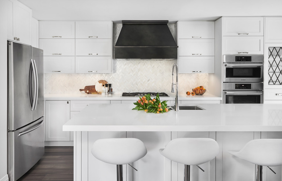 Small transitional kitchen photo in Toronto