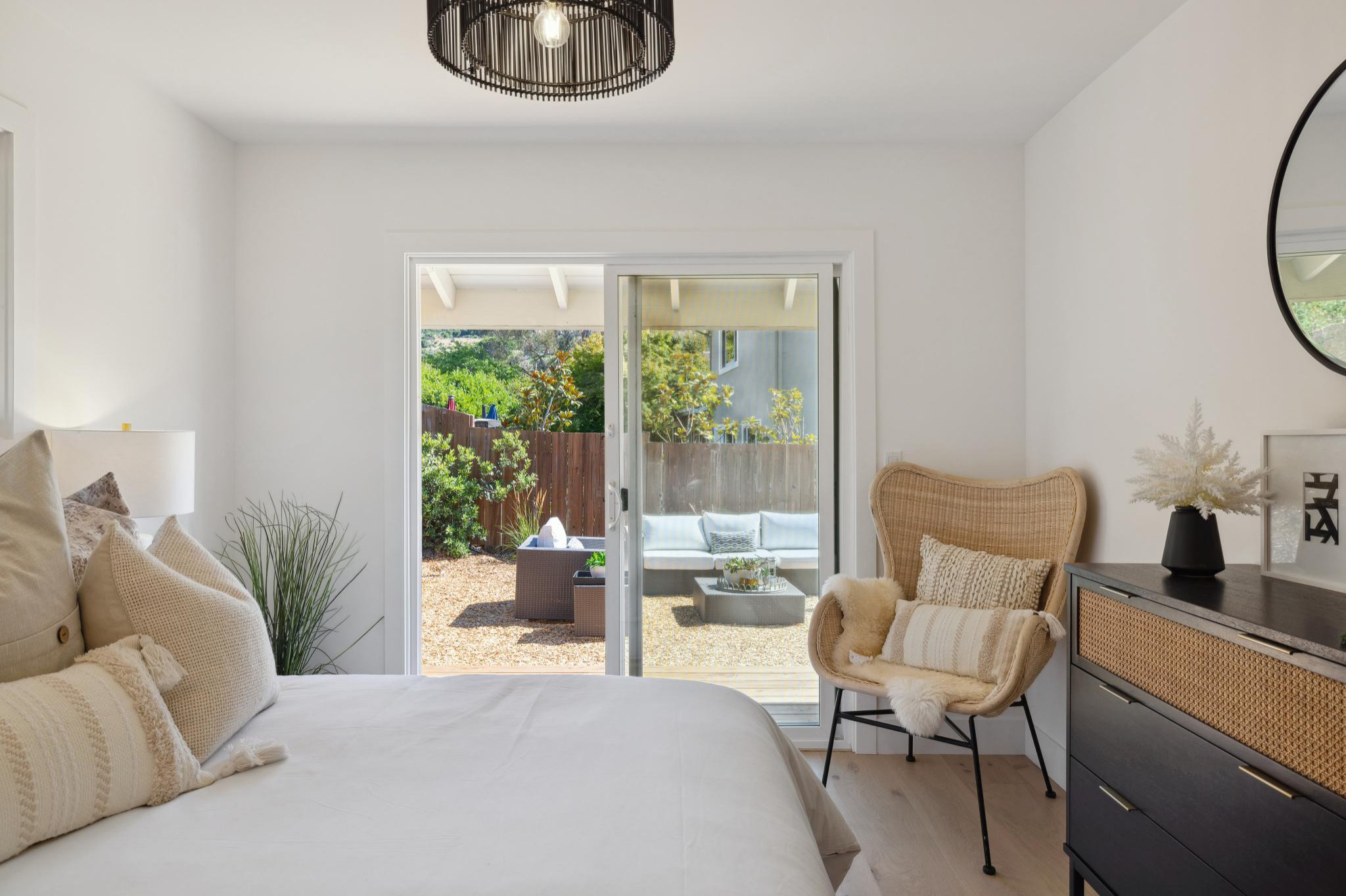 HOME STAGING
