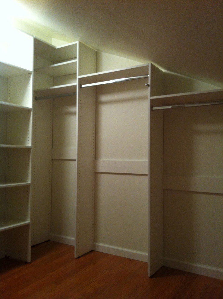 This is an example of a traditional storage and wardrobe in Newark.