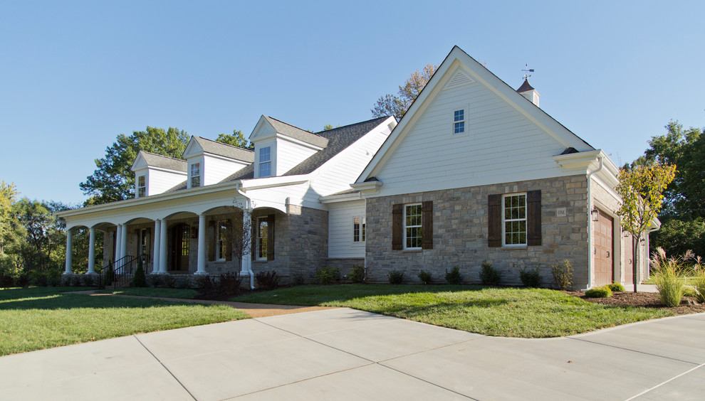 Home design - transitional home design idea in St Louis