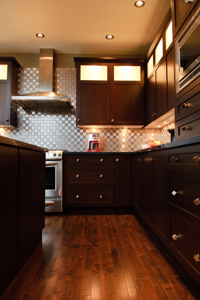 Inspiration for a transitional kitchen remodel in Vancouver
