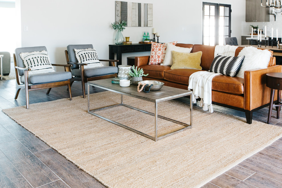 Example of a transitional home design design in Phoenix
