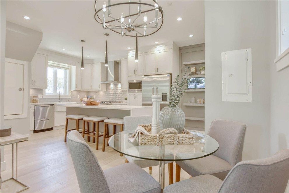 Transitional kitchen photo in Vancouver
