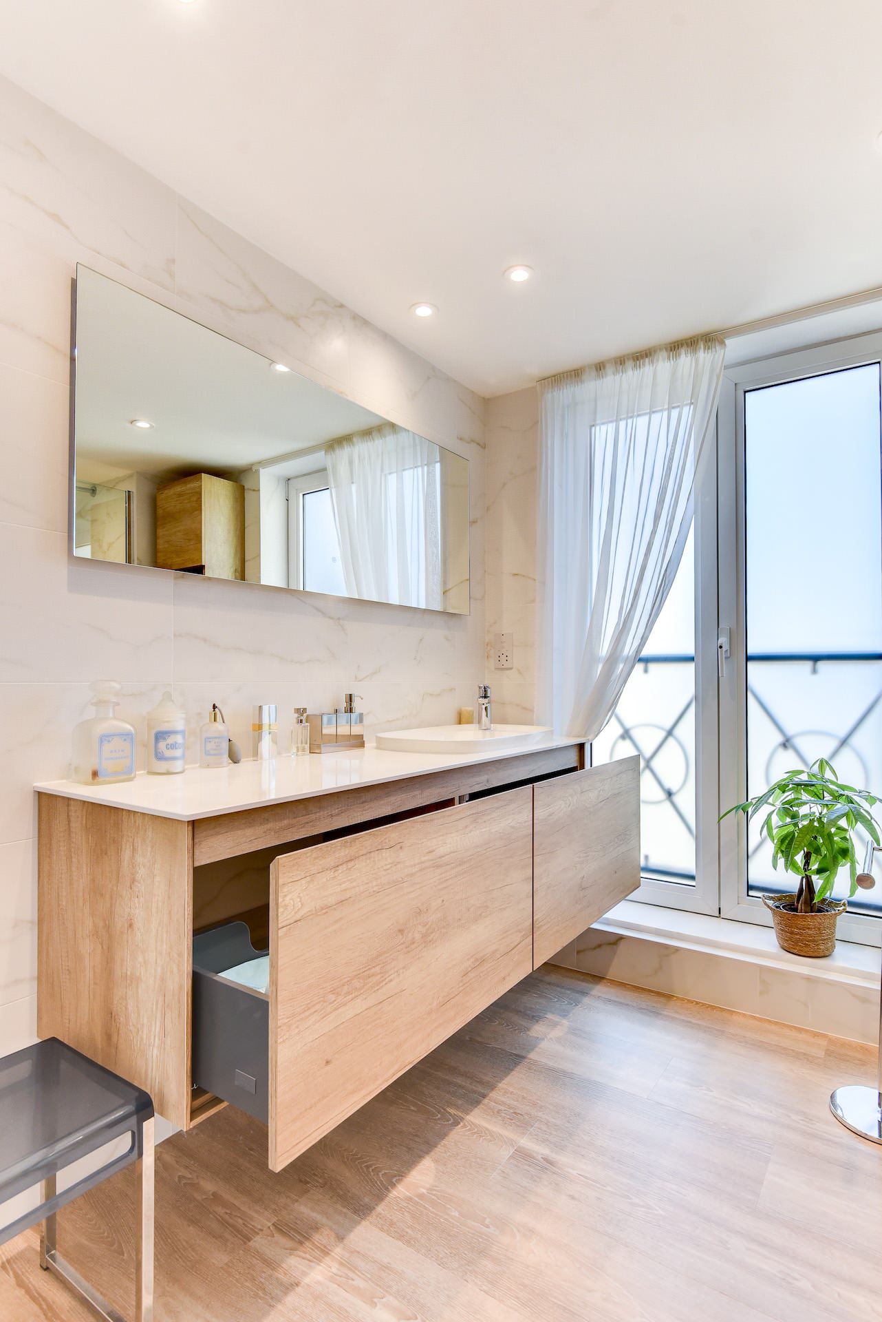 75 moderne badezimmer mit braunen schränken ideen & bilder