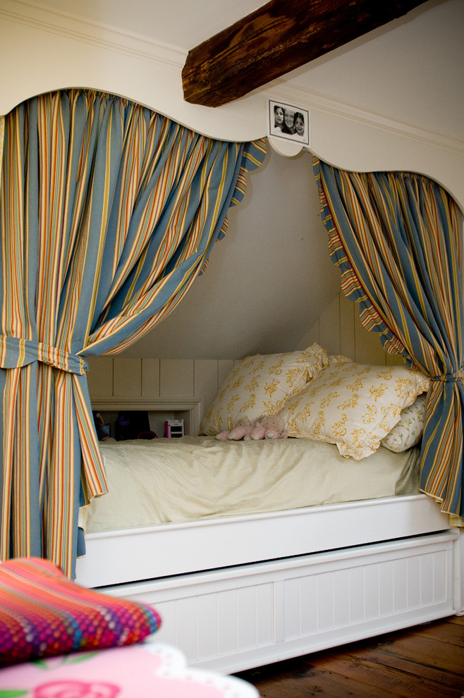 Design ideas for a traditional kids' room for girls in Manchester.