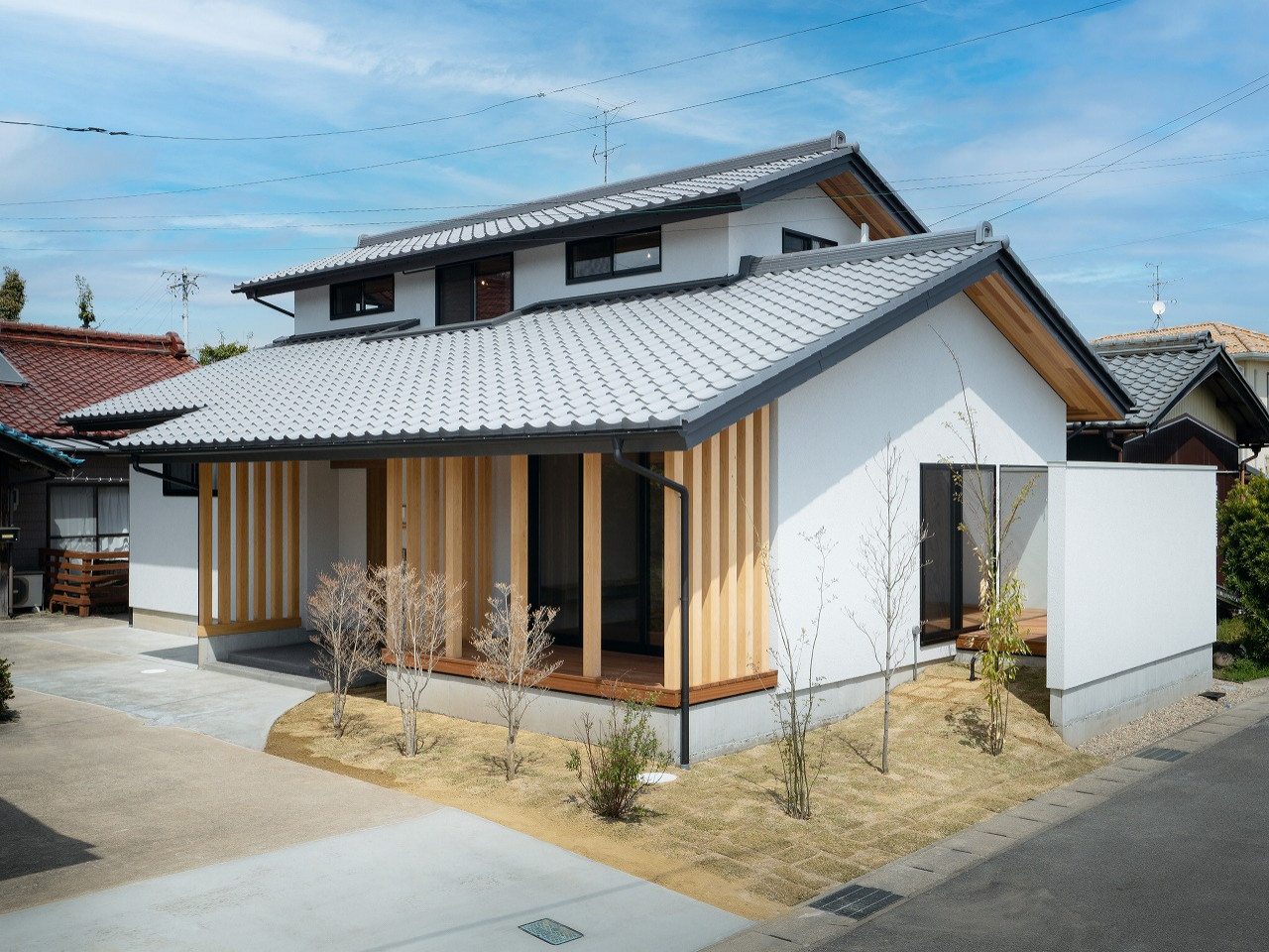 おしゃれな瓦屋根の家の画像 75選 - 2026 年 9月 | Houzz (ハウズ)