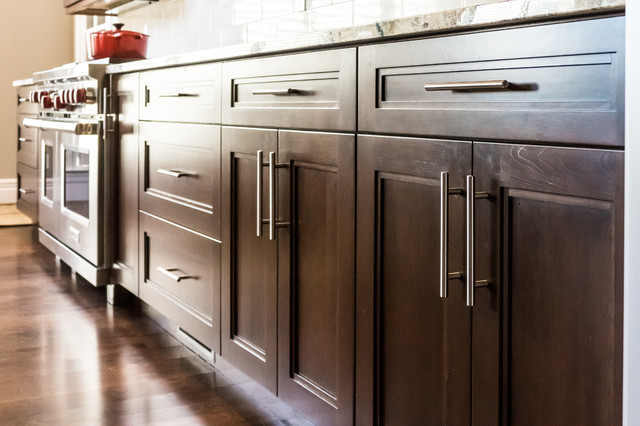 Transitional Kitchen & Bar trendy-koekken