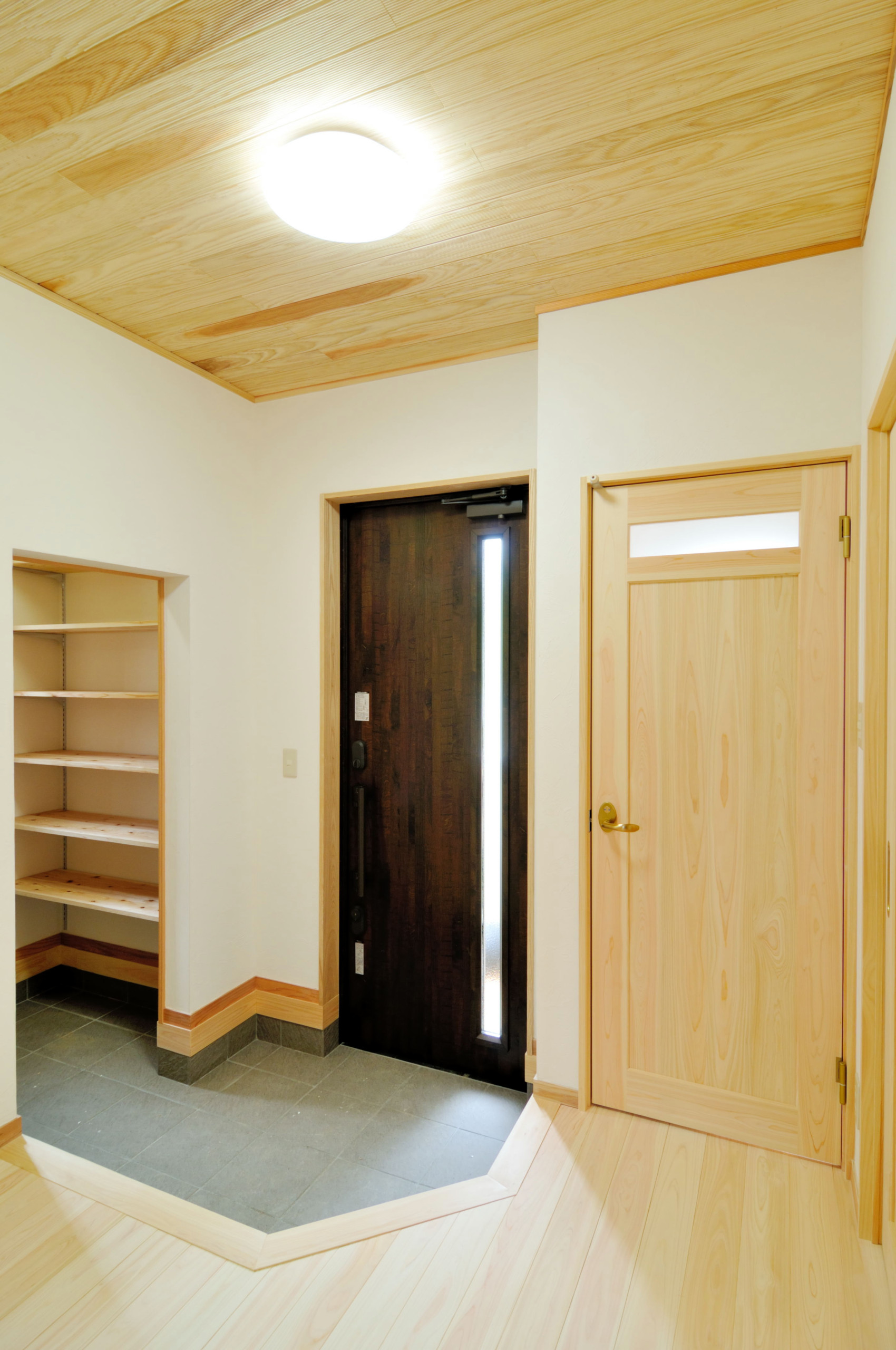 体にやさしい、くつろげる天然素材の家