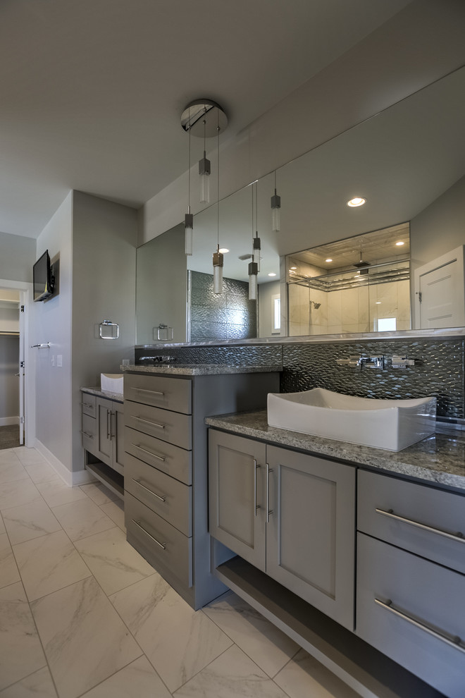 Example of a transitional home design design in Omaha