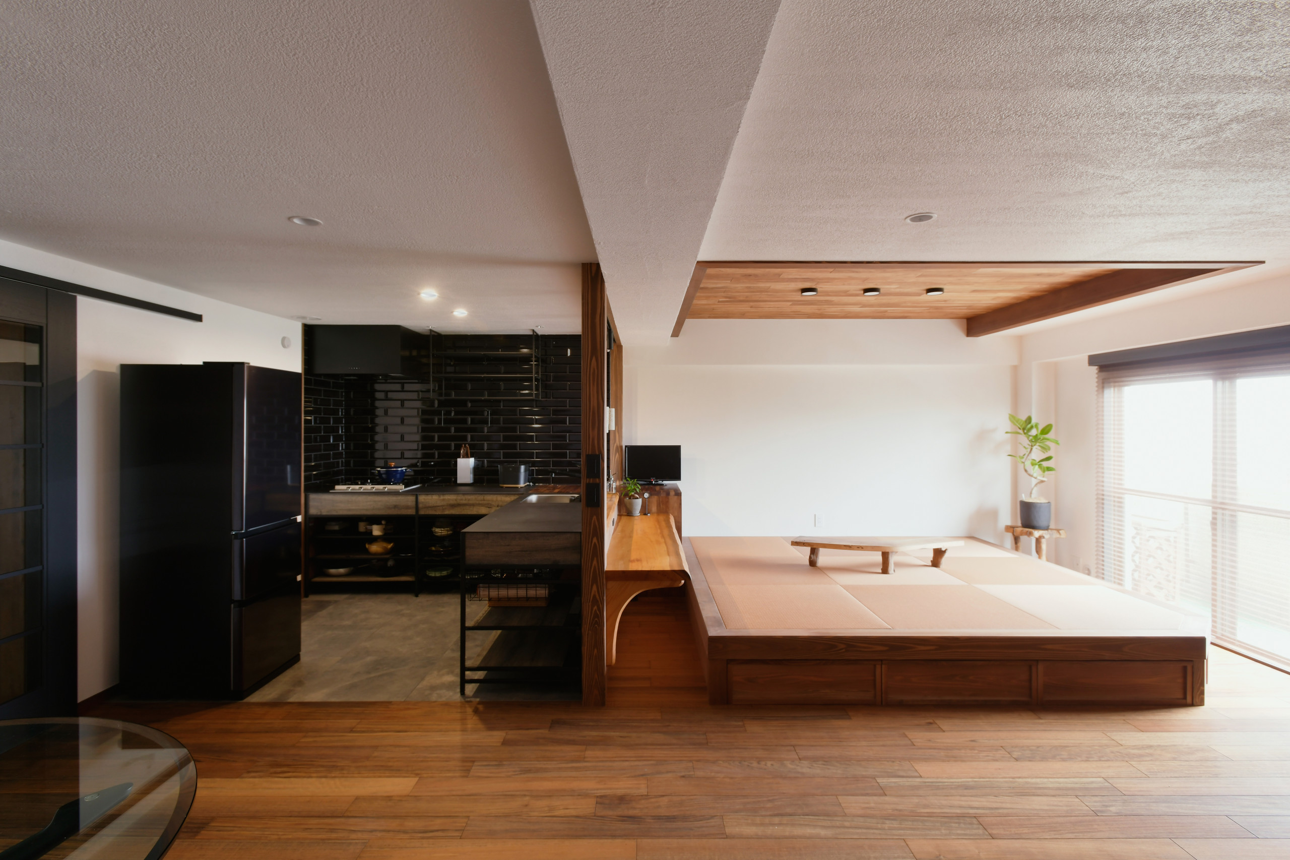 【広々リビング】天然木を贅沢に使ったマンションリノベーション