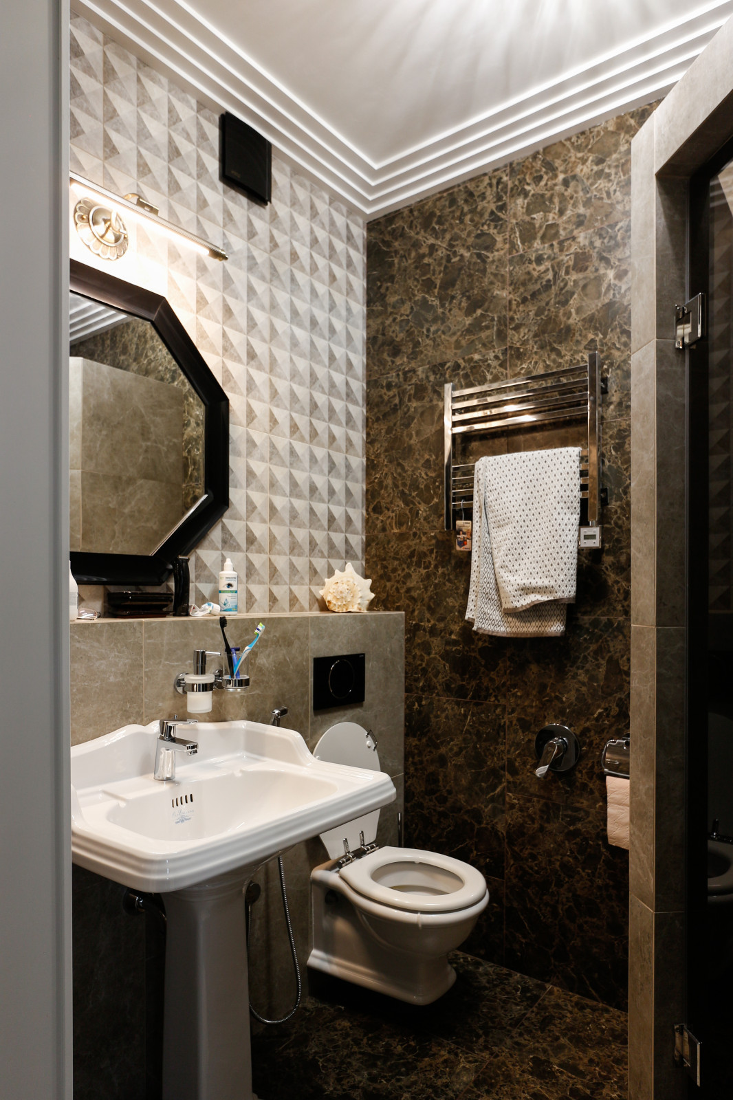 Интерьер двухэтажного дома в пригороде