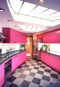 This is an example of a contemporary kitchen in Hong Kong.