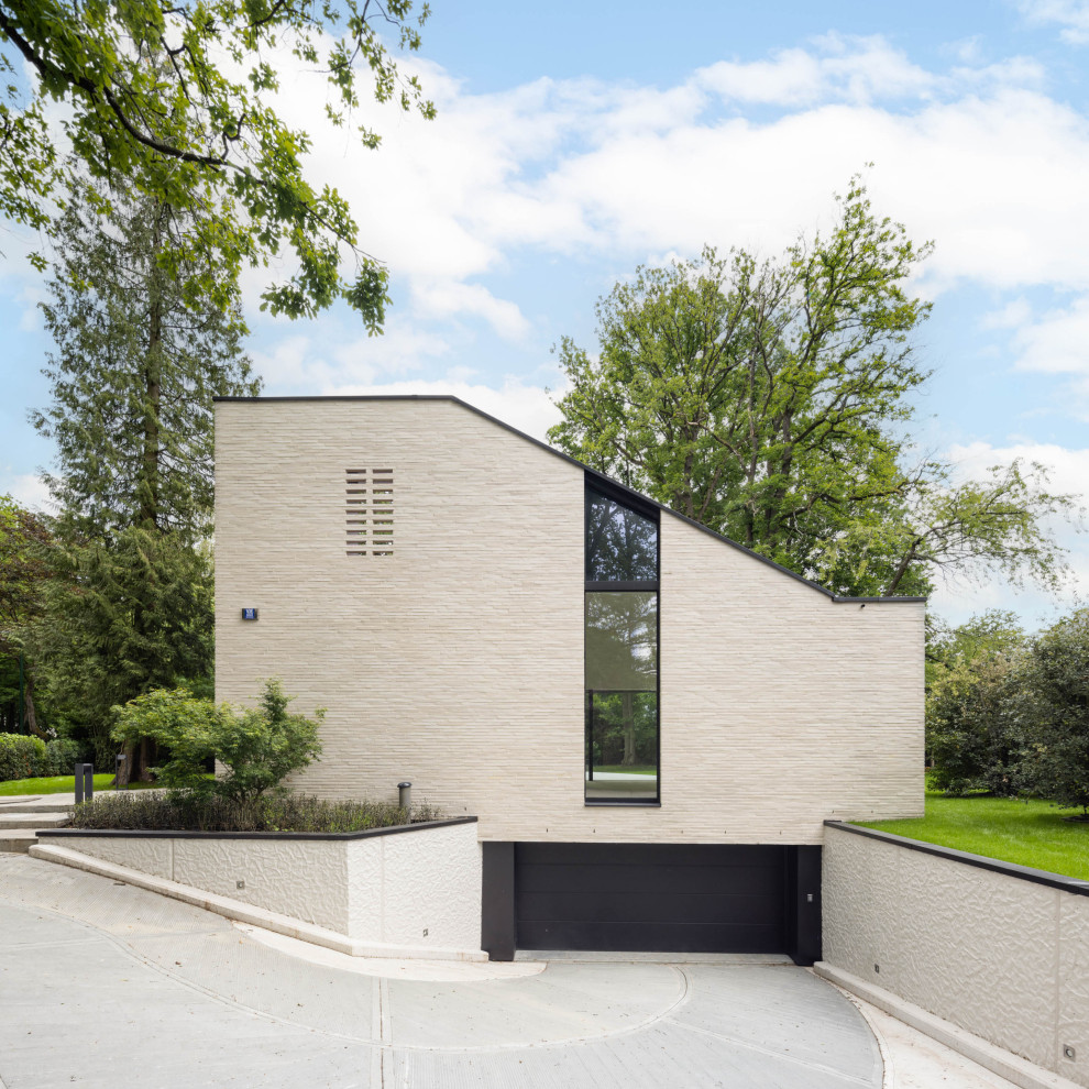 Four suite apartment building