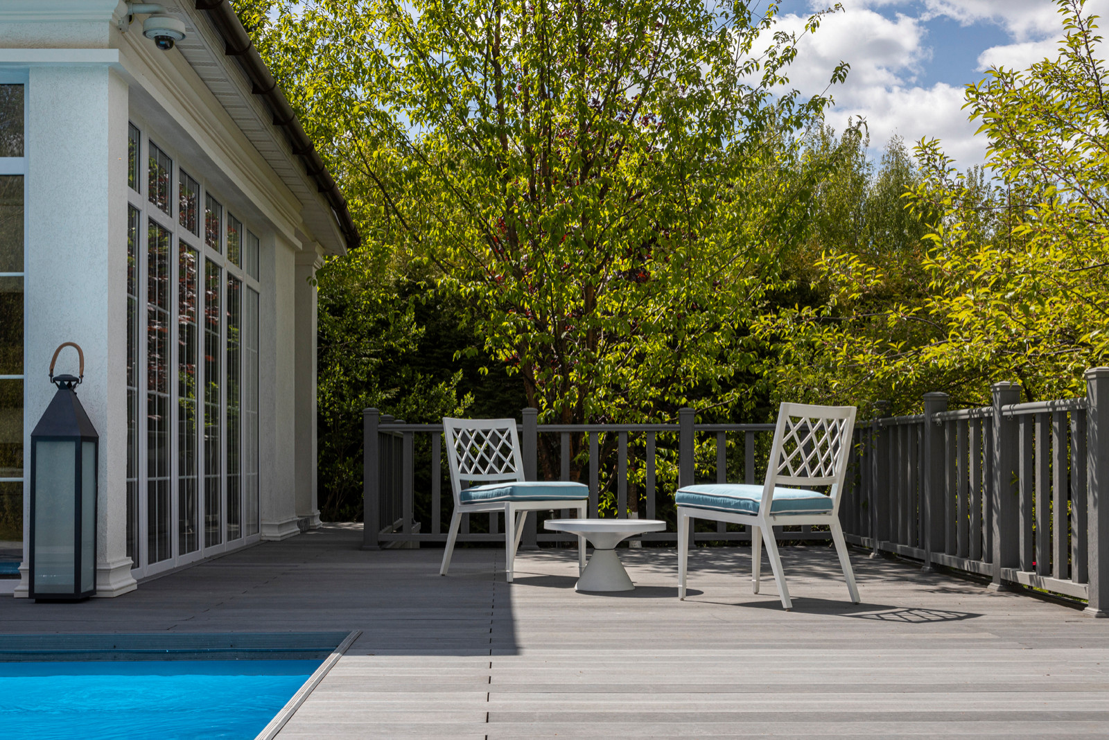 Павильон для отдыха с бассейном