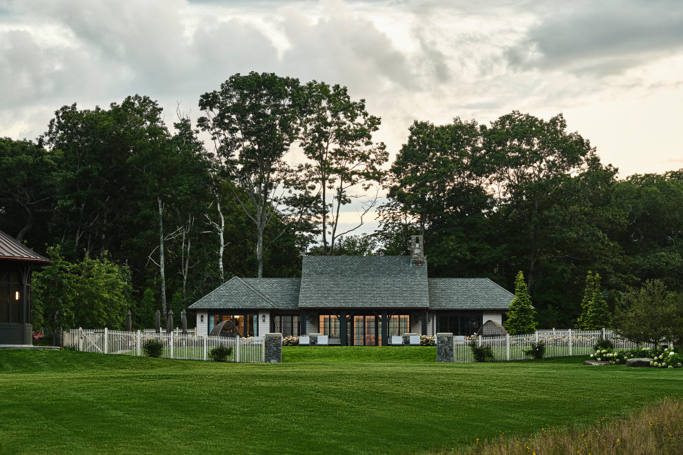 Transitional pool photo in Portland Maine