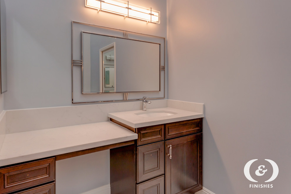 Home design - transitional home design idea in Phoenix