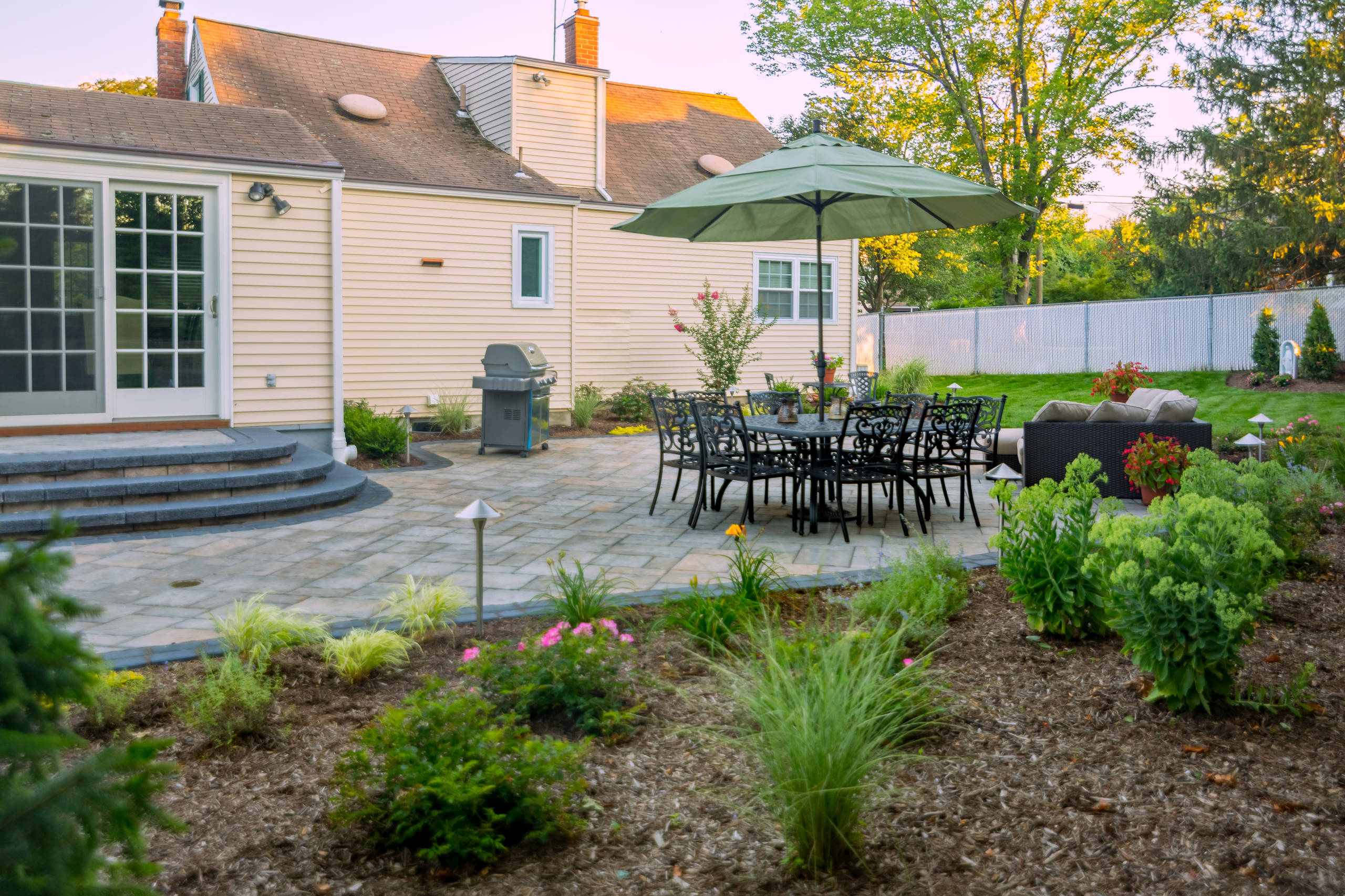Backy patio and lighting