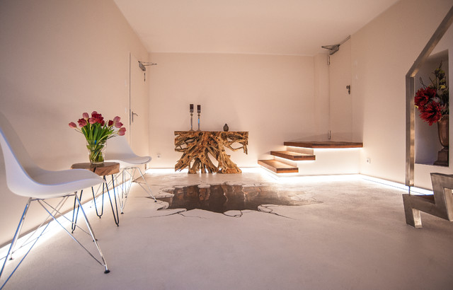 Ger&auml;umiger Eingangsbereich mit Sitzm&ouml;glichkeiten contemporary-entre