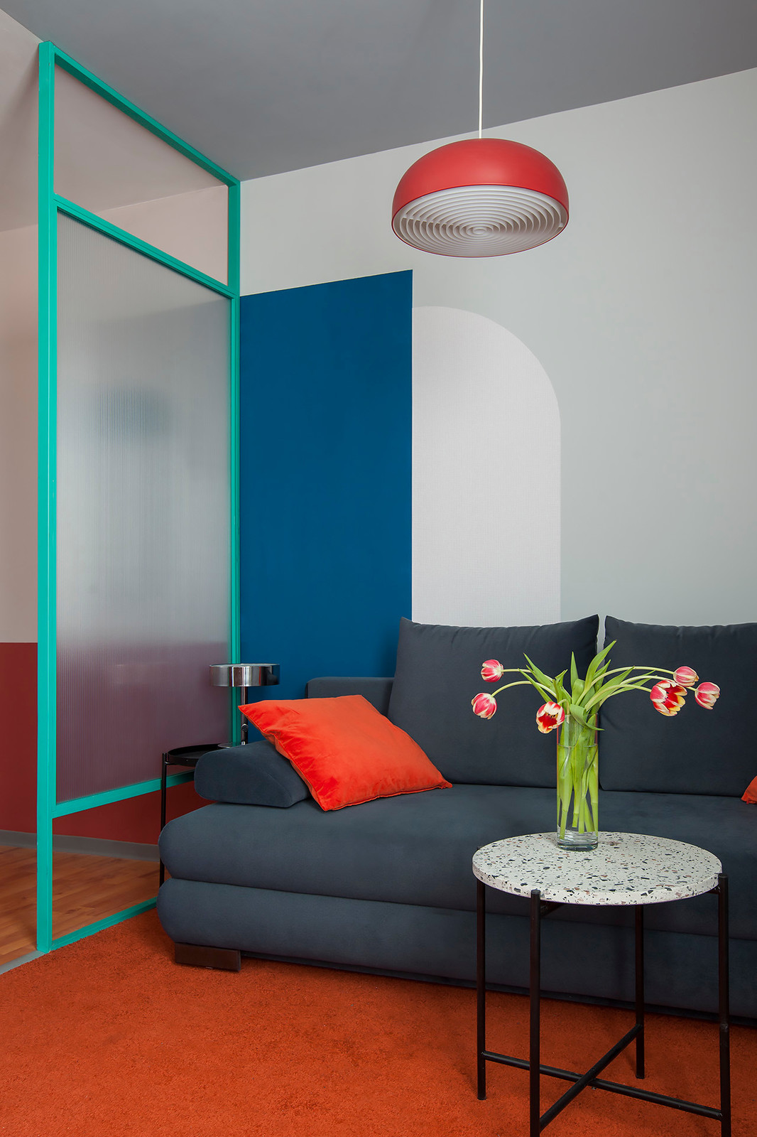 Красочные двухэтажные аппартаменты