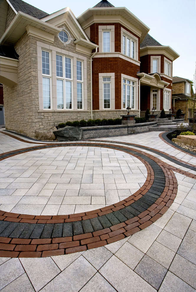 Photo of a contemporary front yard garden with concrete pavers.