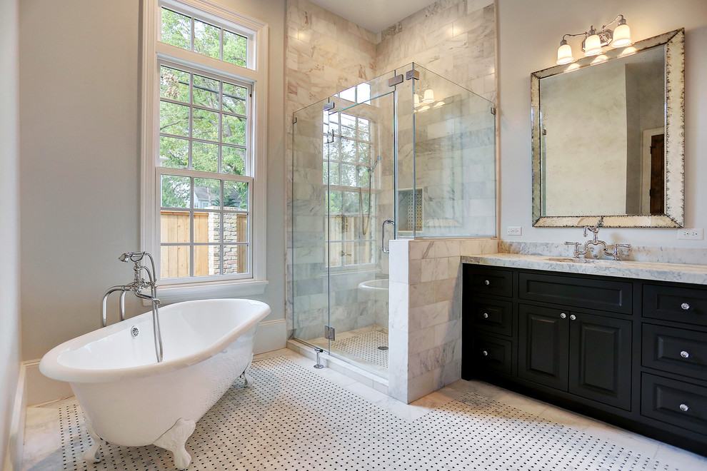 Design ideas for a traditional bathroom in Houston with a hinged shower door.