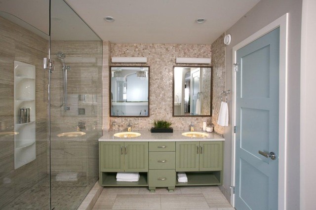 Master suite modern-badezimmer