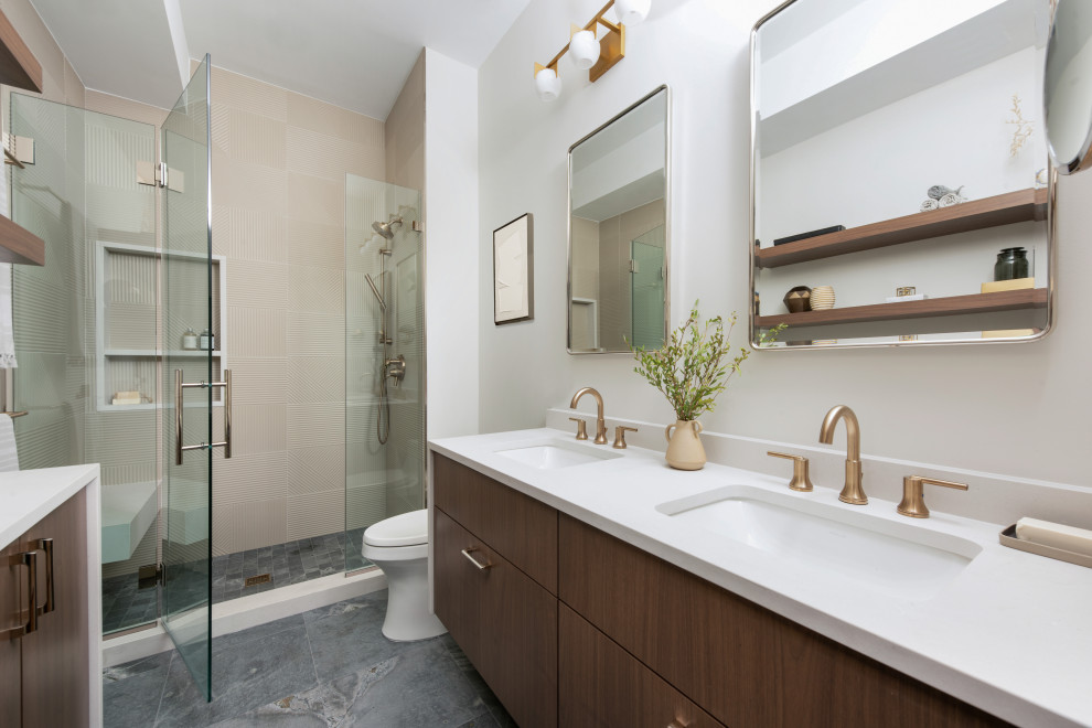 Transitional kitchen photo in Chicago