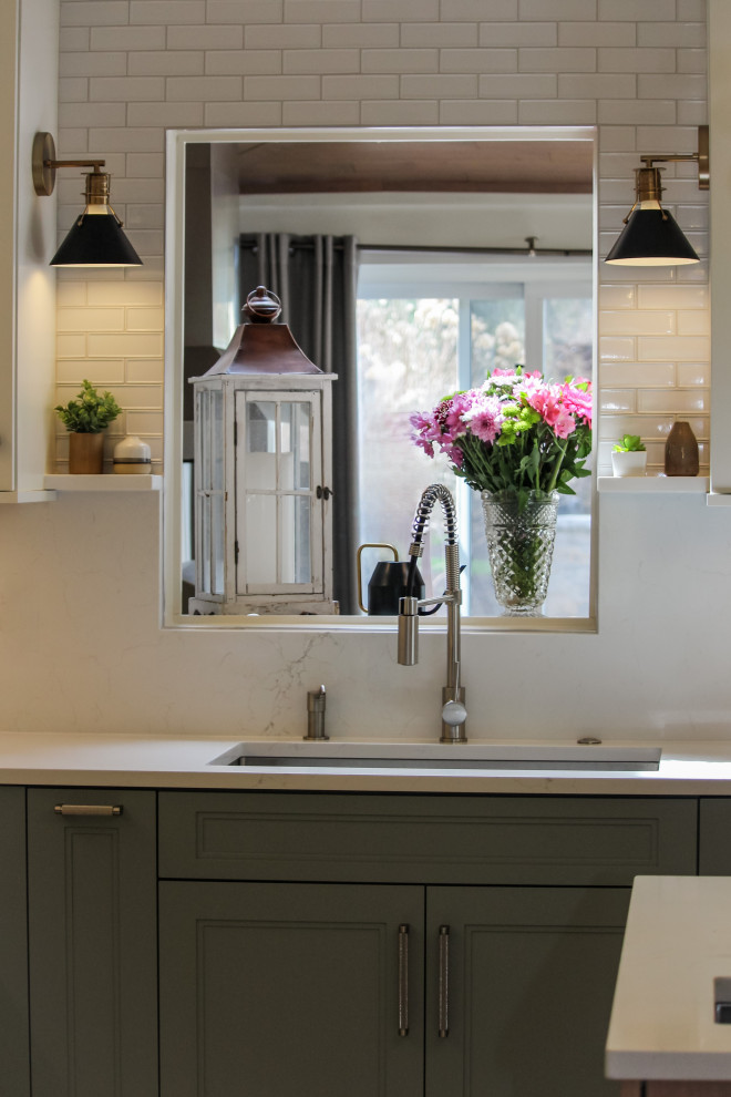 Home design - huge transitional home design idea