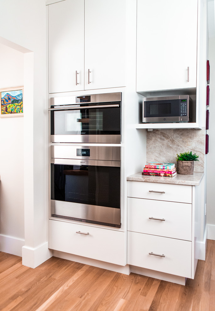Transitional home design photo in Boston