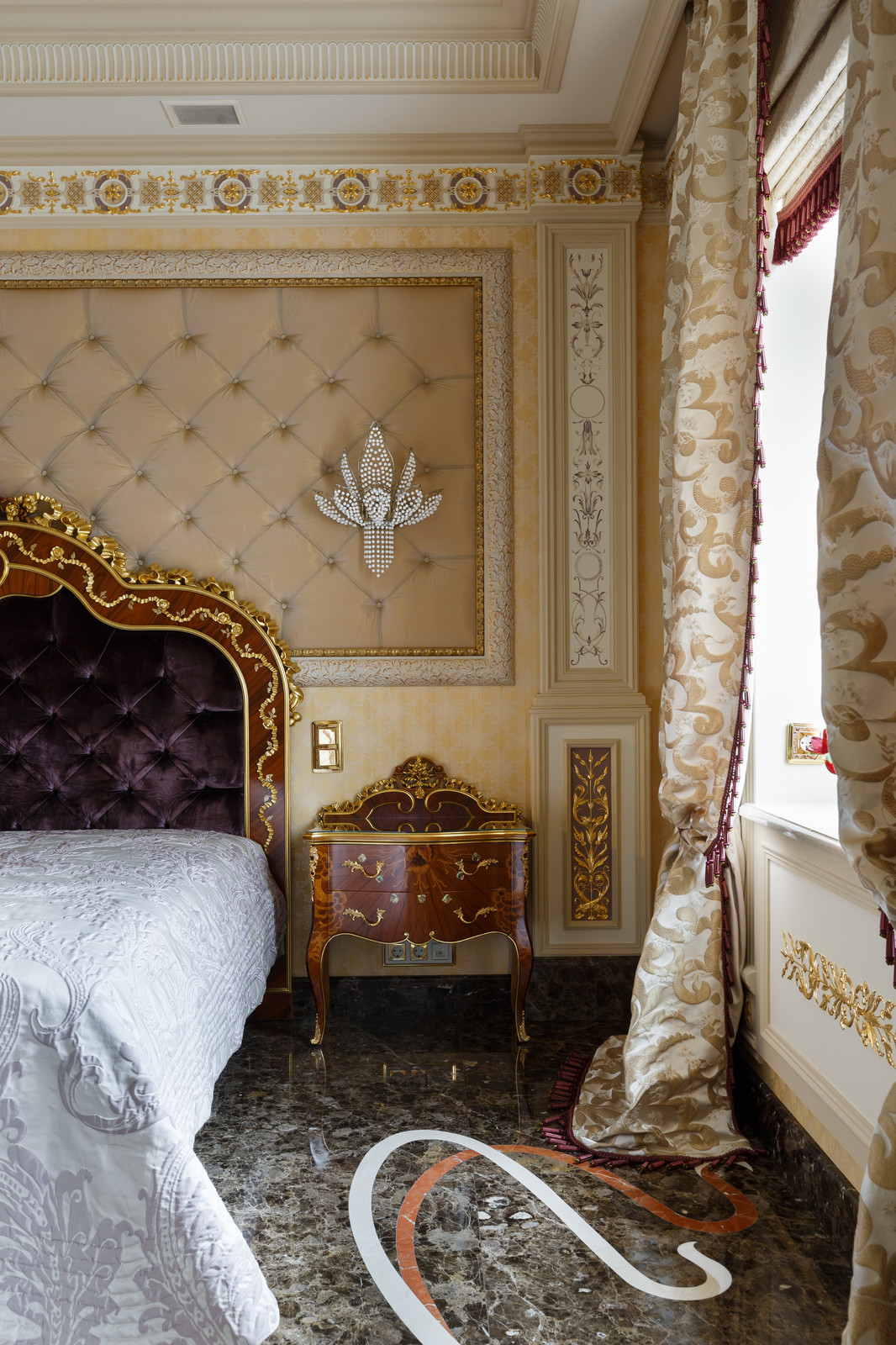 Классический интерьер на Крестовском острове города Петербурга