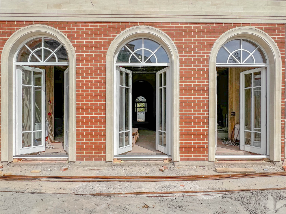 Остекление особняка в классическом стиле