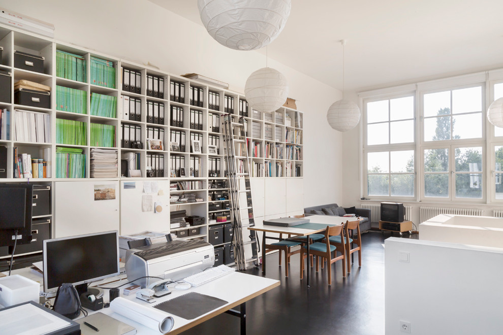 This is an example of an industrial home office in Berlin.