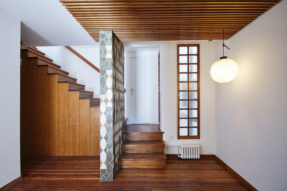 Design ideas for a transitional staircase in Barcelona.
