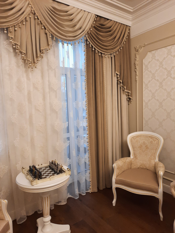 Свежая идея для дизайна: гостиная комната среднего размера в классическом стиле - отличное фото интерьера
