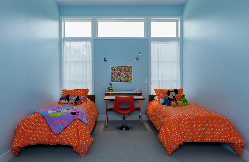 Inspiration for a mid-sized contemporary kids' bedroom for kids 4-10 years old and girls in Detroit with blue walls, carpet and grey floor.