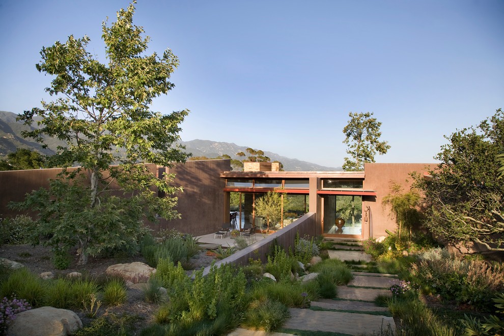 This is an example of a contemporary backyard xeriscape in Santa Barbara.
