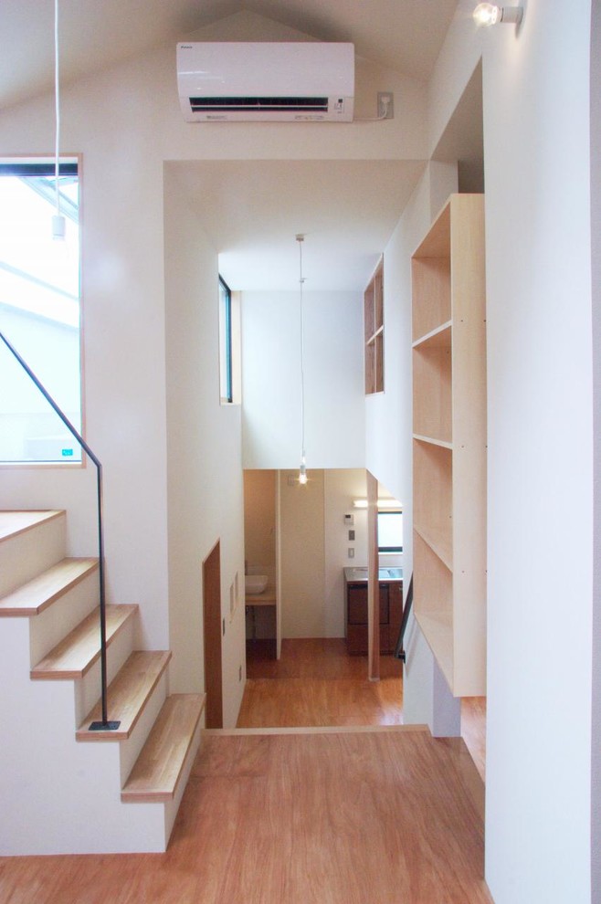 他の地域にあるおしゃれな階段の写真