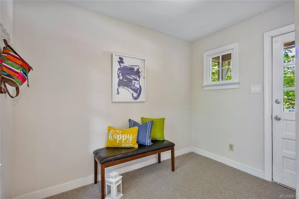 Transitional entryway photo in Richmond