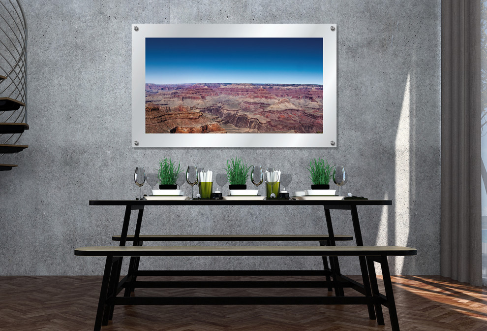 Exemple d'une salle à manger ouverte sur le salon tendance de taille moyenne avec un mur gris, parquet peint et un sol bleu.