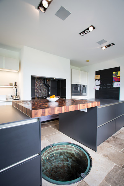 Linking Past and Present contemporary-koek