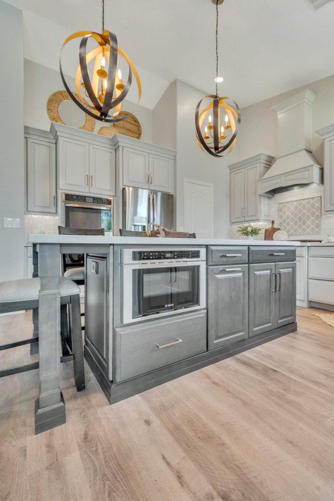 Example of a transitional kitchen design in Phoenix
