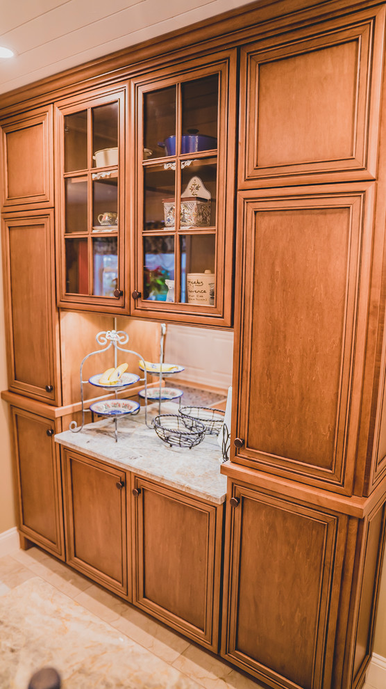 Example of a mid-sized transitional porcelain tile and beige floor eat-in kitchen design with an undermount sink, shaker cabinets, medium tone wood cabinets, quartzite countertops, white backsplash, ceramic backsplash, stainless steel appliances, an island and multicolored countertops