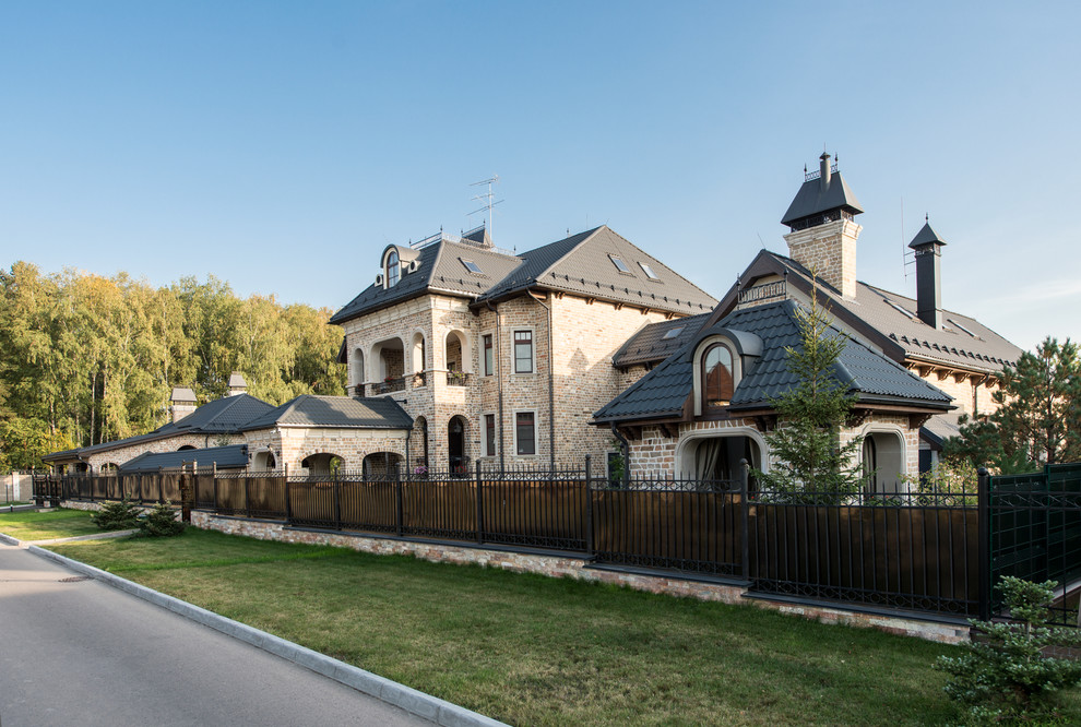 Главный фасад дома