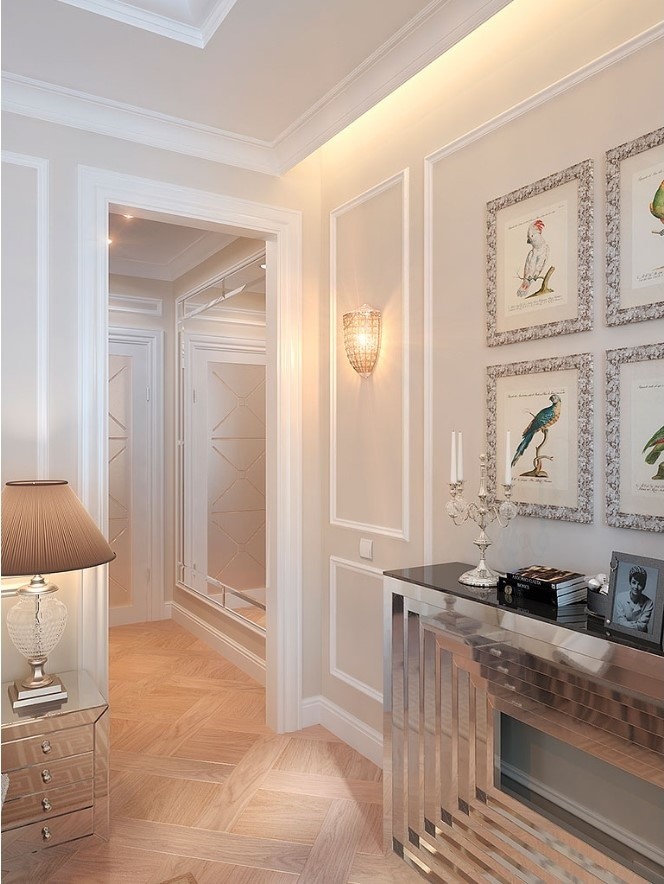 У Ростральных колонн