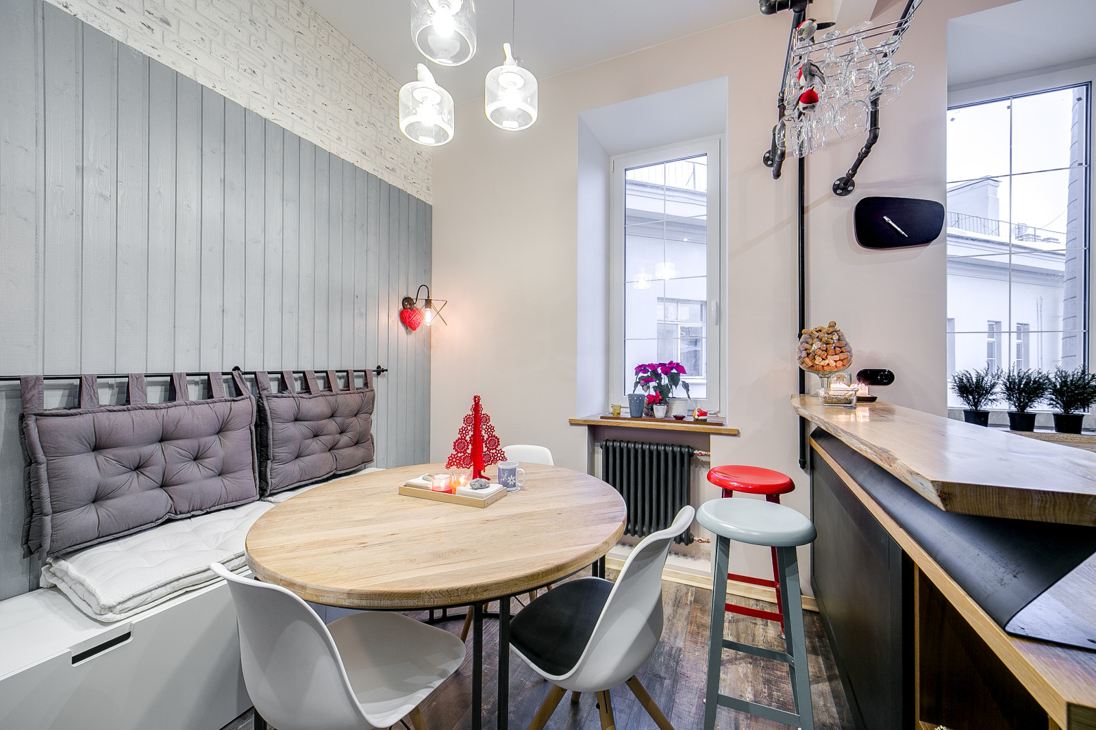 Просторная кухня в стиле лофт