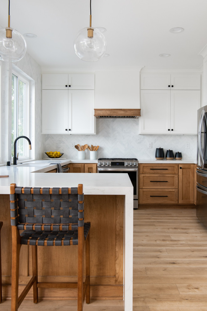 Inspiration for a small classic l-shaped kitchen in Orange County with a single-bowl sink, shaker cabinets, white cabinets, quartz worktops, white splashback, marble splashback, stainless steel appliances, vinyl flooring, a breakfast bar, brown floors and white worktops.