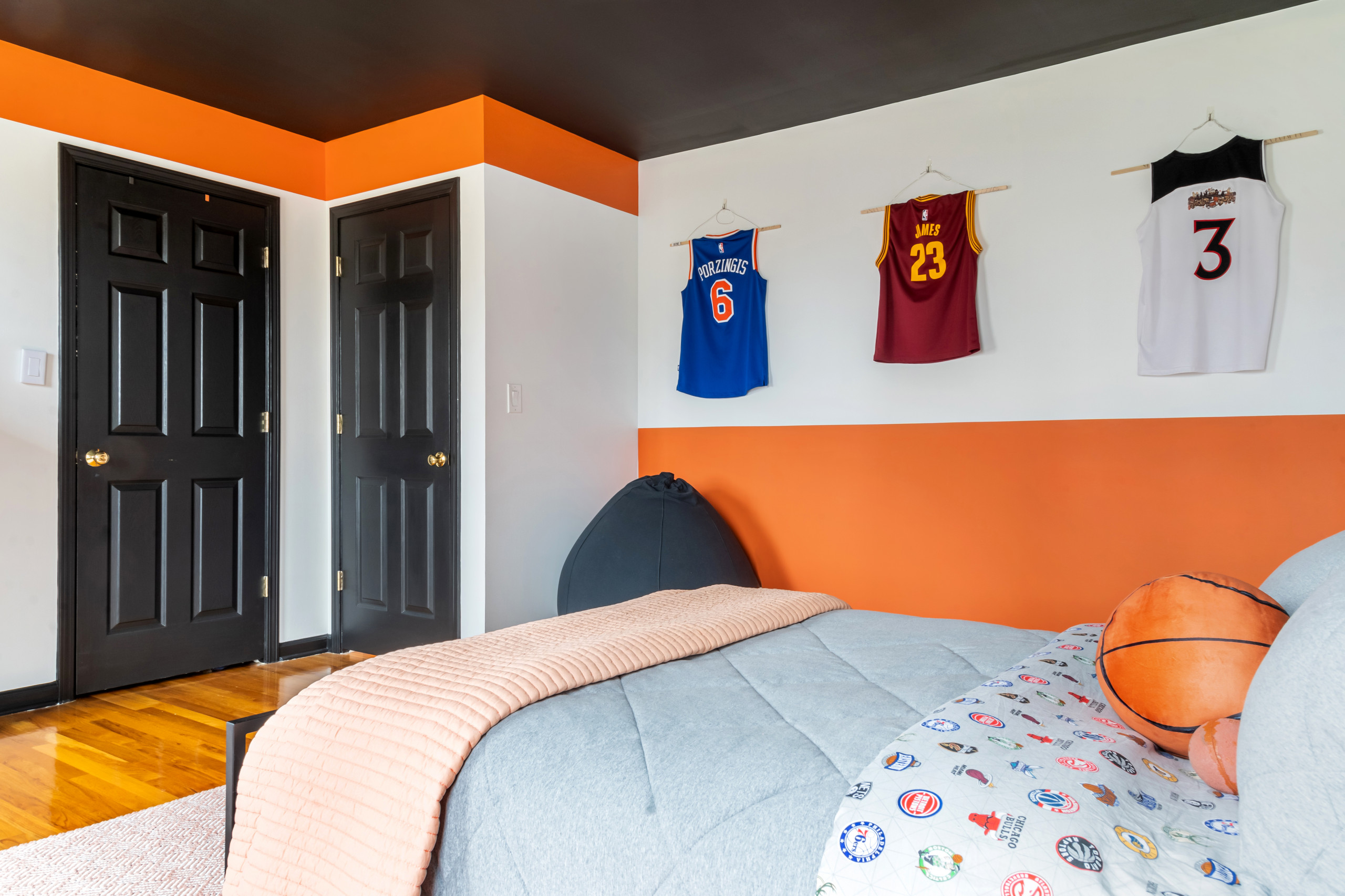 Teen Boy Bedroom - Basketball Themed