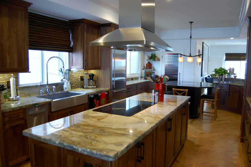 Example of a transitional kitchen design in Los Angeles