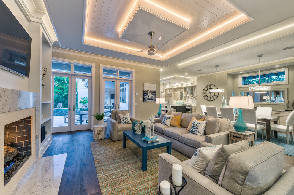 Example of a transitional home design design in Miami